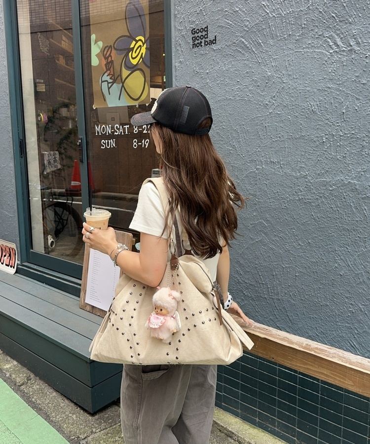 스터드 숄더백 아이보리