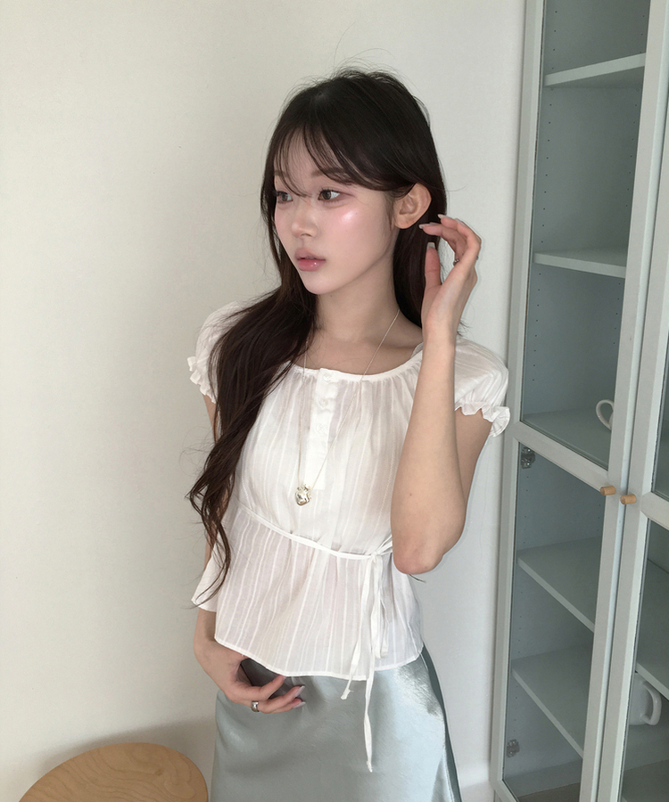 ガーリーパフブラウス IVORY