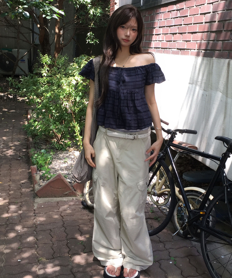 スクエアネックフリルブラウス NAVY