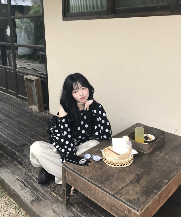 【❤️MADE】도트 원숄더 맨투맨 블랙