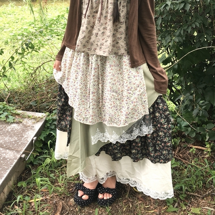 フラワーレースティアードロングスカート KHAKI