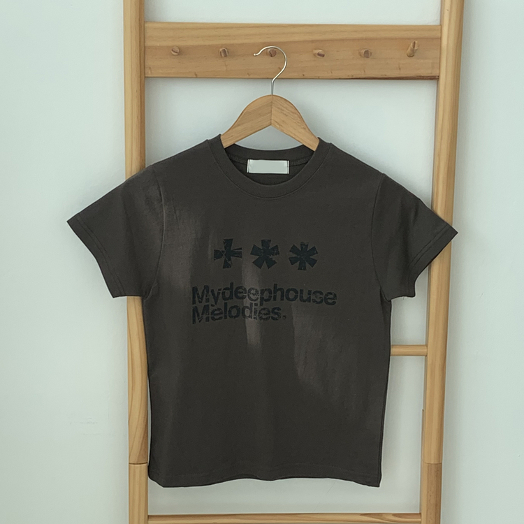 レタリングセミクロップ半袖Tシャツ