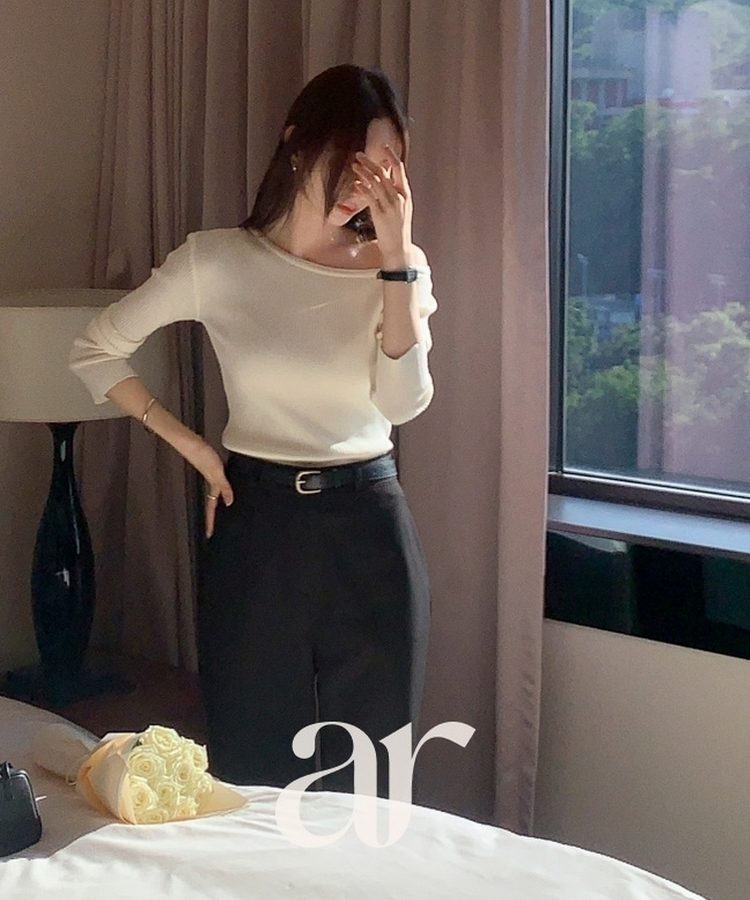 （国内製作）（ワンショルダーポイント／華奢スリムフィット）ワンオフ 長袖ゴルジニット IVORY