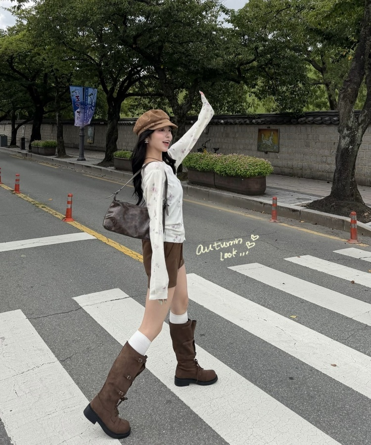 심플 스터드 숄더백 브라운