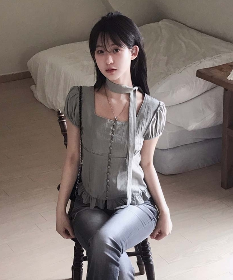 【マフラー付き】スクエアネックフリル半袖ブラウス GREY
