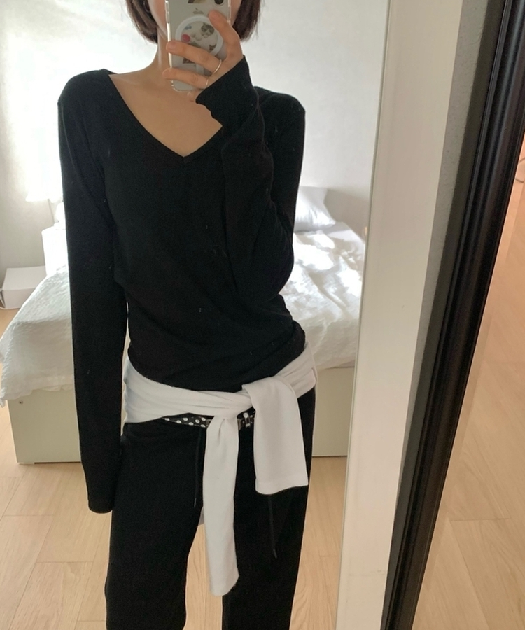 レイヤードVネックスリム長袖Tシャツ BLACK