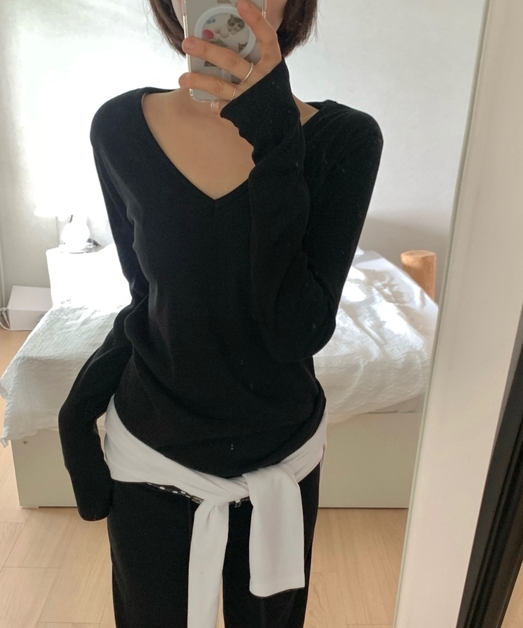 レイヤードVネックスリム長袖Tシャツ BLACK