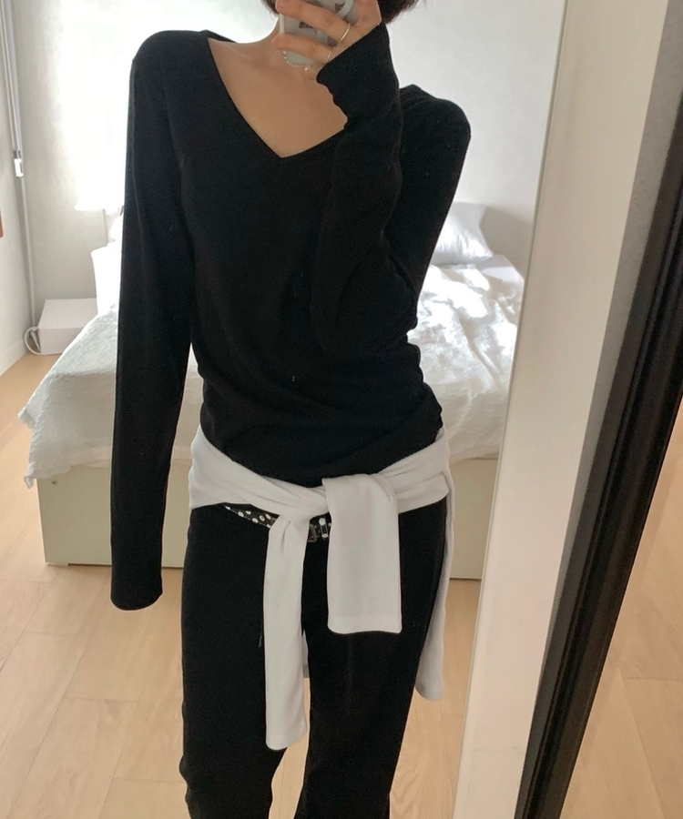 レイヤードVネックスリム長袖Tシャツ BLACK