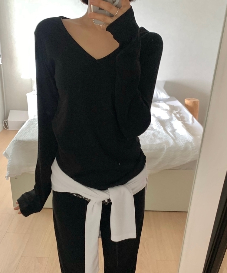 レイヤードVネックスリム長袖Tシャツ BLACK