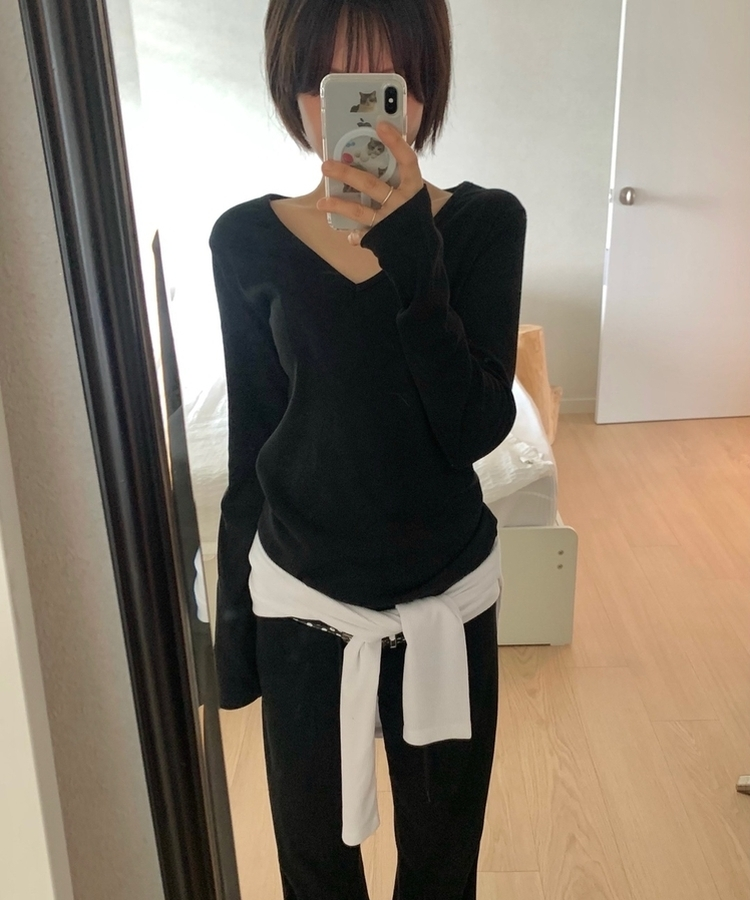 レイヤードVネックスリム長袖Tシャツ BLACK