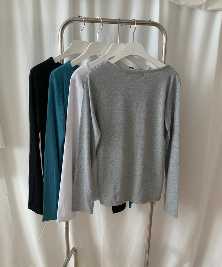 レイヤードVネックスリム長袖Tシャツ