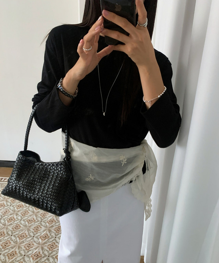 ラウンドネック長袖ベーシックTシャツ BLACK