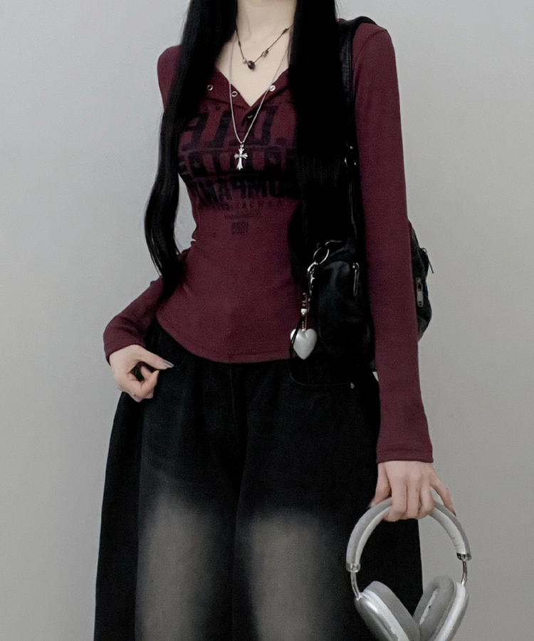 レタリングスナップクロップド長袖Tシャツ BURGUNDY