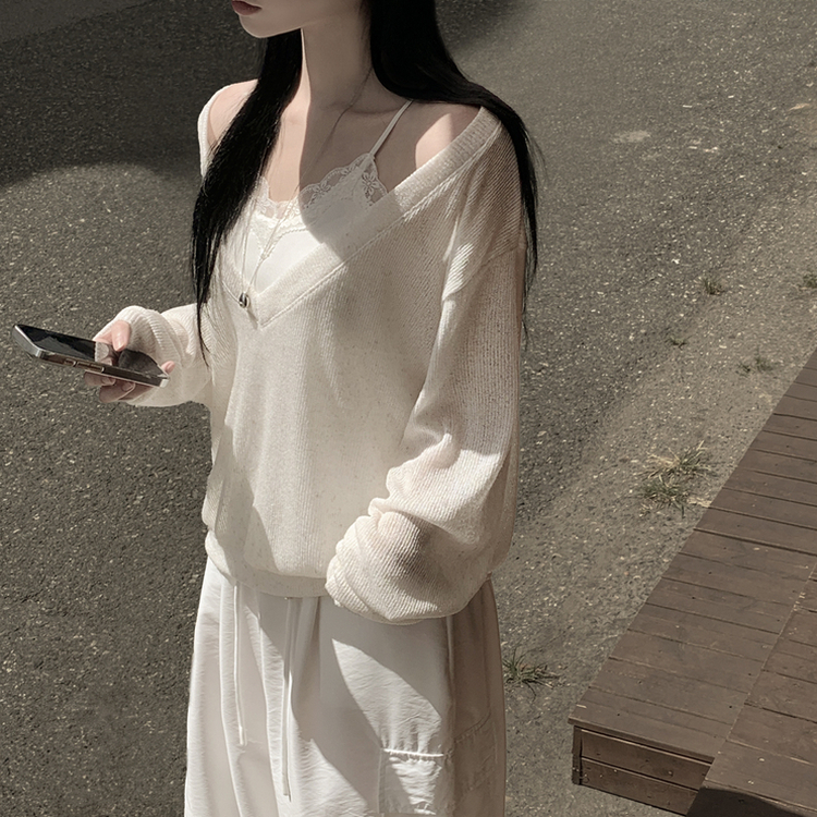 ディープVネックメッシュレイヤードニット IVORY