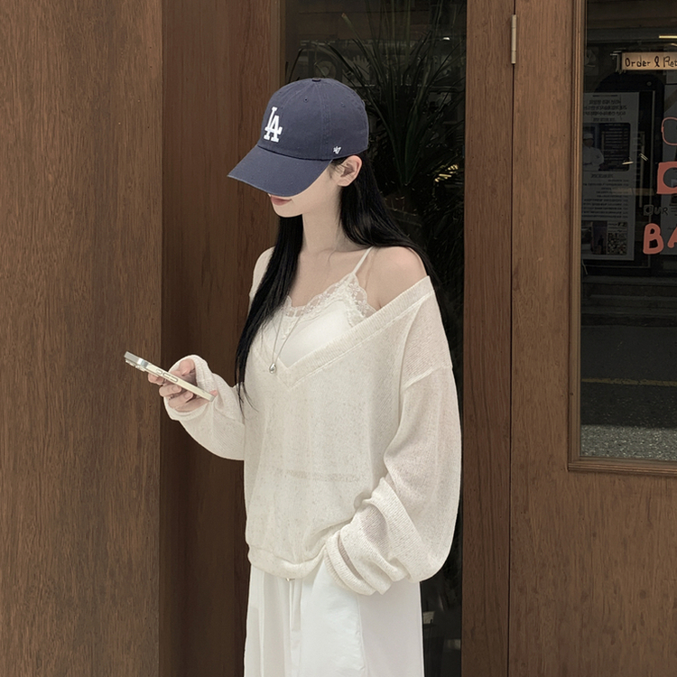 ディープVネックメッシュレイヤードニット IVORY