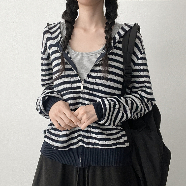 パンチングストライプフードトレーナー NAVY