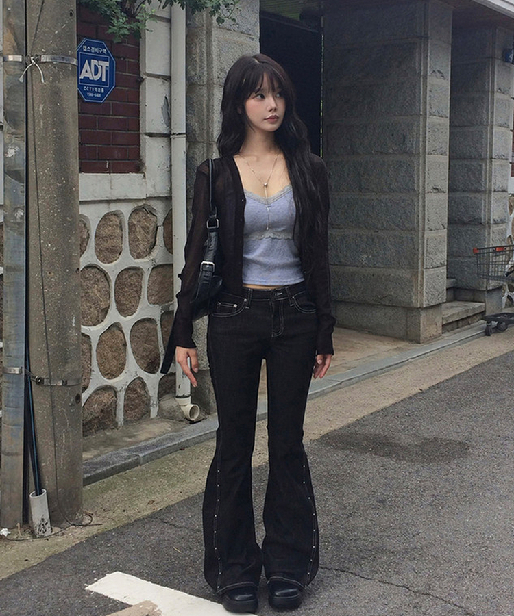 スタッズローライズブーツカットデニムパンツ BLACK DENIM