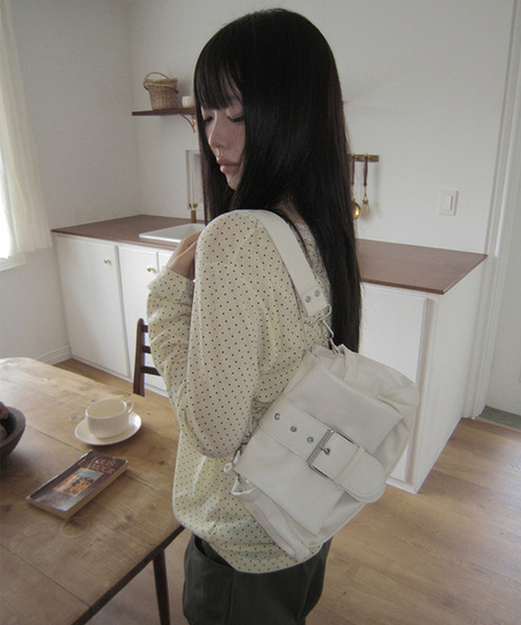 レザーバックルショルダーバッグ IVORY