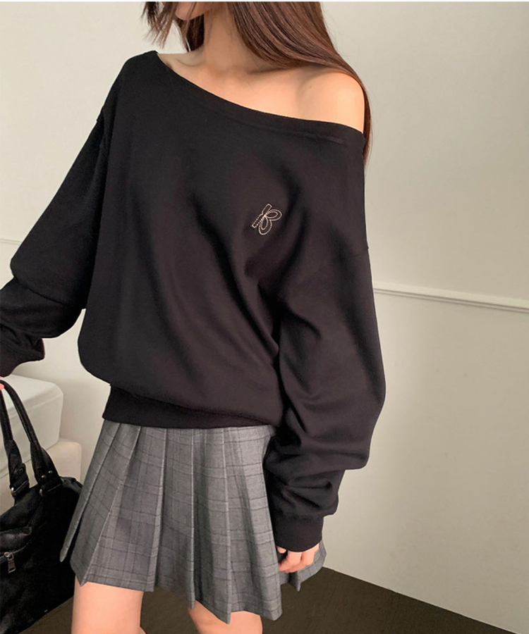 オフショルパッチルーズトレーナー BLACK