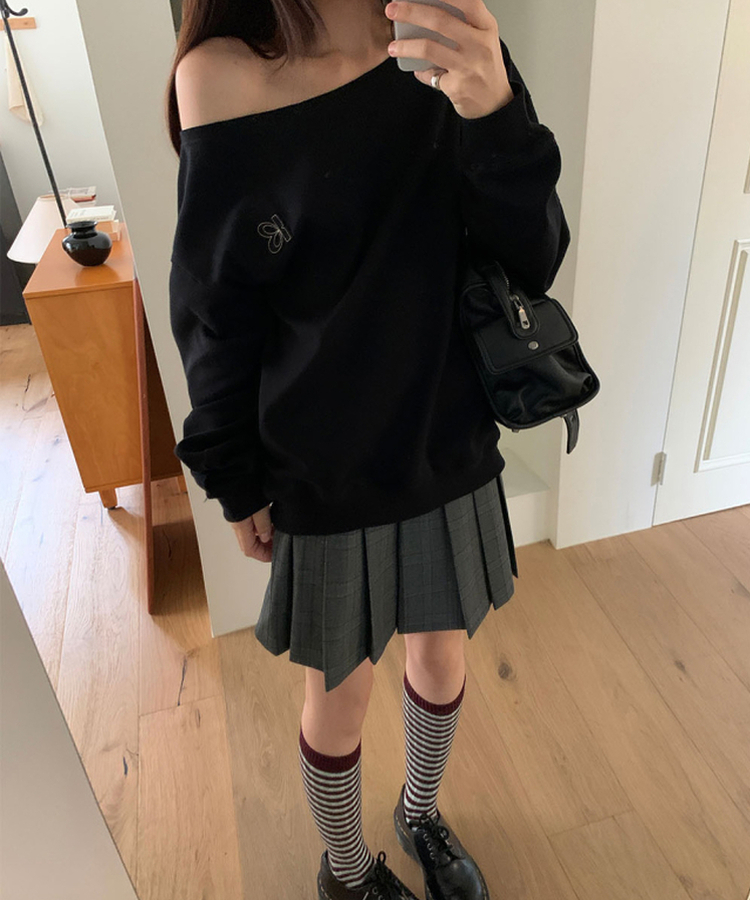 オフショルパッチルーズトレーナー BLACK