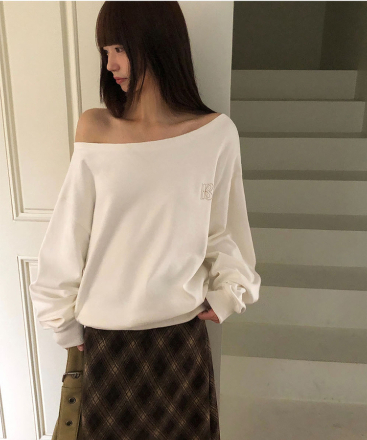 オフショルパッチルーズトレーナー WHITE