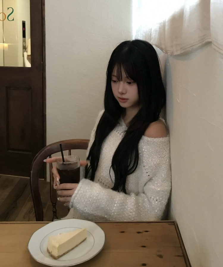 스카치 루즈핏 라운드 니트 아이보리