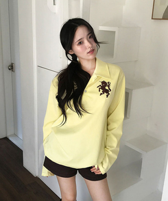 위젯 홀스 로고 자수 오버핏 카라 PK 긴팔 티셔츠 크림