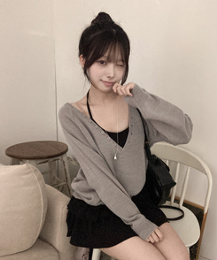소르 버튼 딥 브이넥 루즈핏 니트 그레이
