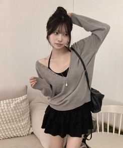 소르 버튼 딥 브이넥 루즈핏 니트 그레이