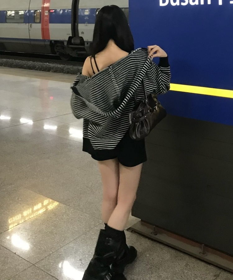 스트라이프 니트 후드집업 검정