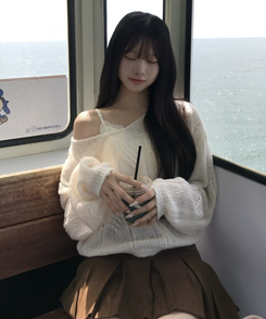 V넥 케이블 니트 연베이지