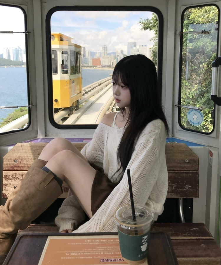 V넥 케이블 니트 연베이지