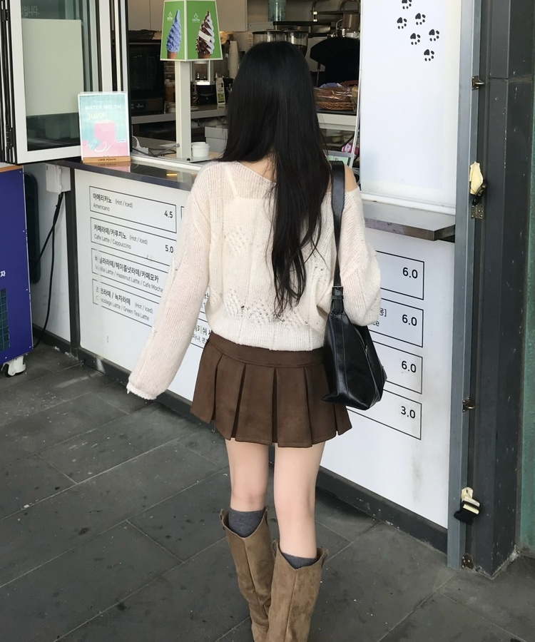 V넥 케이블 니트 연베이지