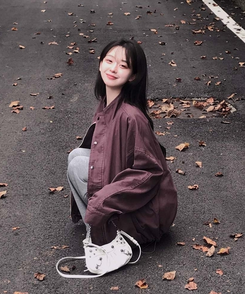 가을의 완성피그먼트 하이넥 포켓 빈티지 워싱 숏 야상 데님 자켓 퍼플