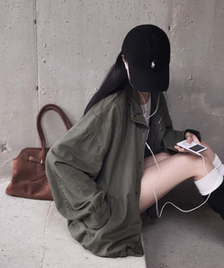 가을의 완성피그먼트 하이넥 포켓 빈티지 워싱 숏 야상 데님 자켓 카키