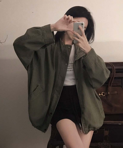 가을의 완성피그먼트 하이넥 포켓 빈티지 워싱 숏 야상 데님 자켓 카키