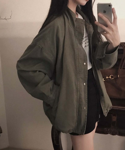 가을의 완성피그먼트 하이넥 포켓 빈티지 워싱 숏 야상 데님 자켓 카키