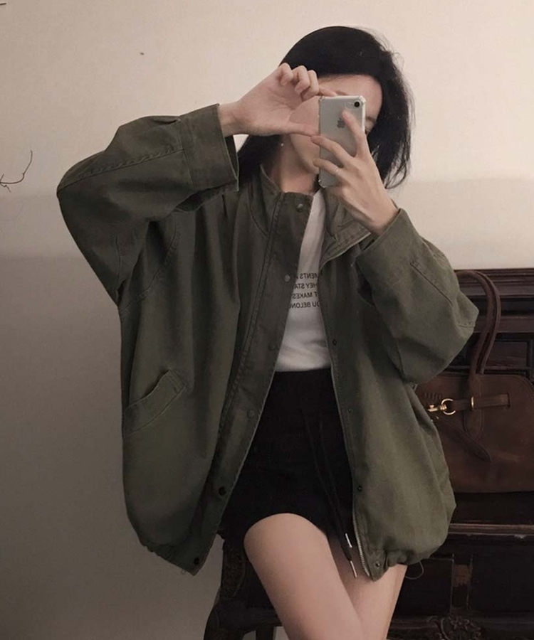 가을의 완성피그먼트 하이넥 포켓 빈티지 워싱 숏 야상 데님 자켓 카키