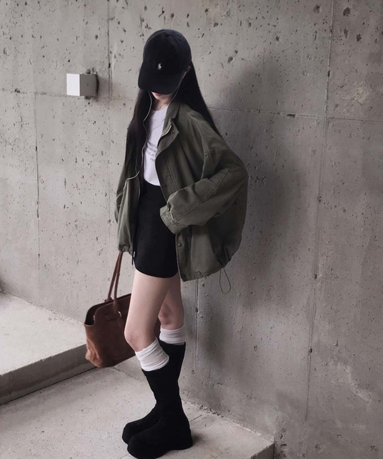 가을의 완성피그먼트 하이넥 포켓 빈티지 워싱 숏 야상 데님 자켓 카키