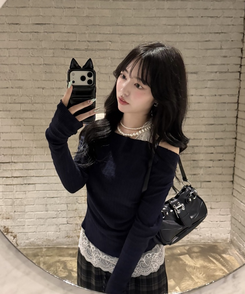 【단독상품】레이스 레이어드 오프숄더 T셔츠 네이비