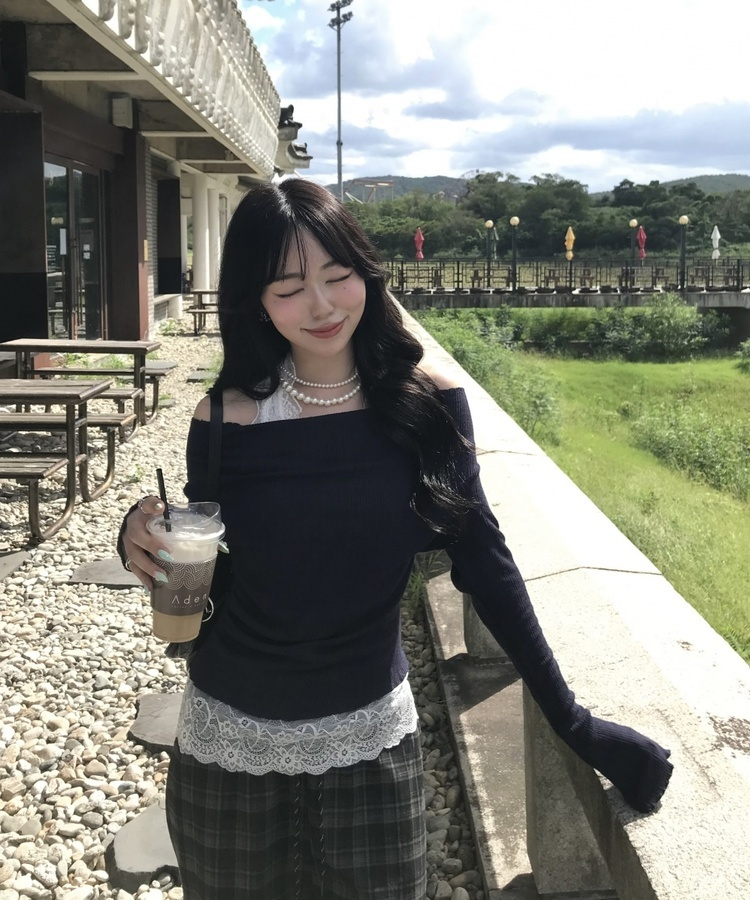 【단독상품】레이스 레이어드 오프숄더 T셔츠 네이비
