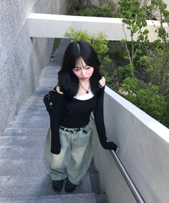 【단독상품/SET】오프숄더 T셔츠+캐미솔 검정