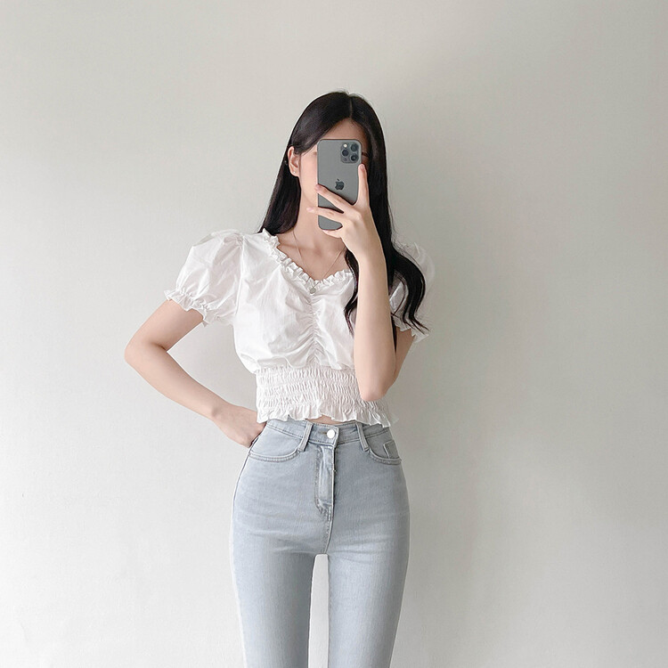 フリルシャーリングクロップブラウス ホワイト
