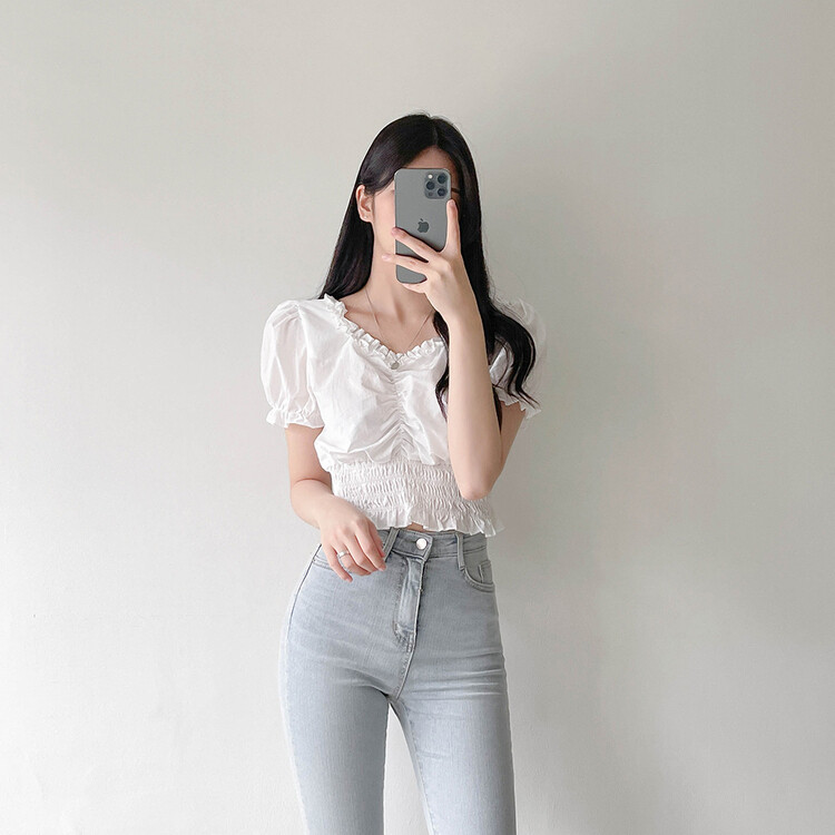フリルシャーリングクロップブラウス ホワイト