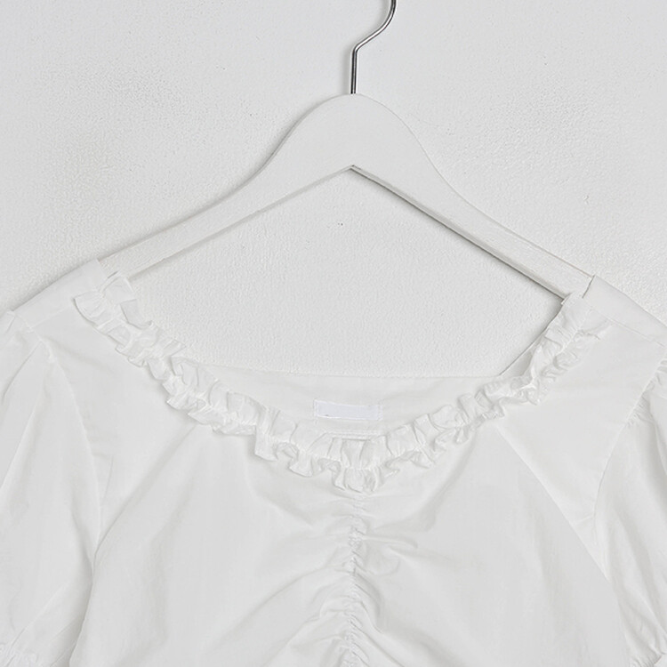 フリルシャーリングクロップブラウス