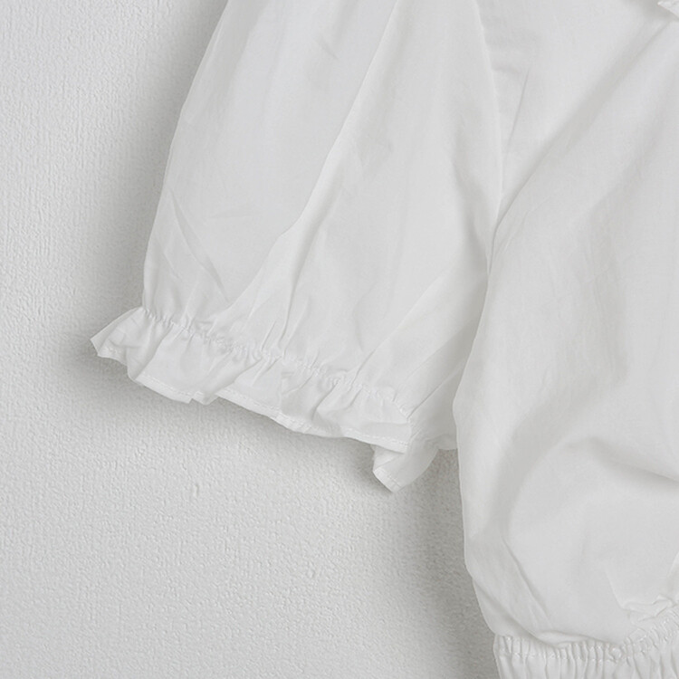 フリルシャーリングクロップブラウス