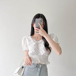 フリルシャーリングクロップブラウス ホワイト