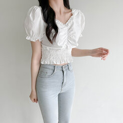 フリルシャーリングクロップブラウス ホワイト