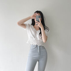 フリルシャーリングクロップブラウス ホワイト