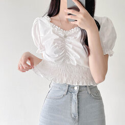 フリルシャーリングクロップブラウス ホワイト